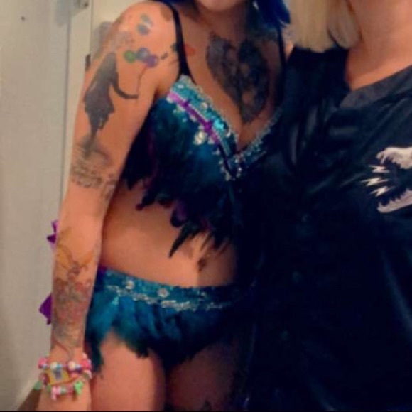 Feather Rave outfit - Picture 4 of 4